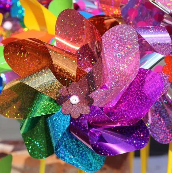 Flerfärgad plast pinwheel. — Stockfoto