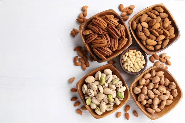 Different kinds of nuts. — Stock Photo, Image