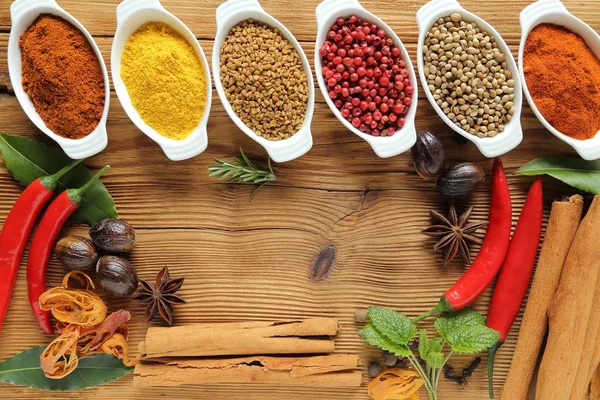 baharatlar ve otlar.