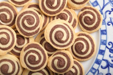 Ev yapımı çikolata rulolar.