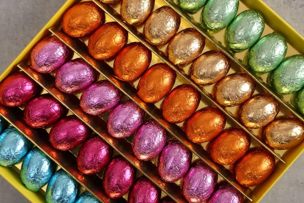 Çikolata Paskalya Yumurtaları Renkli Folyo — Stok fotoğraf