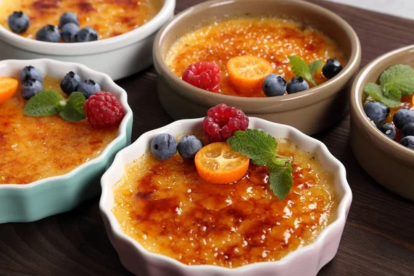 Creme Brulee Hagyományos Francia Vanília Krém Desszert Karamellizált Cukorral Tetején — Stock Fotó