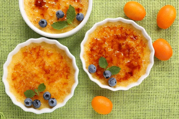 Creme Brulee Geleneksel Fransız Vanilya Kremalı Tatlı Üzerine Karamelize Şeker — Stok fotoğraf