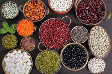 Fasulye, bezelye ve mercimek.