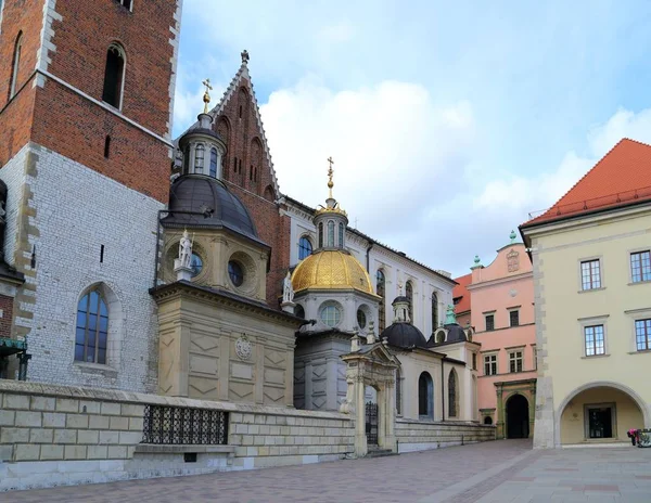 Kraków Polska Słynny Wawelskiej Złotem Dachem Kaplicy Zygmuntowskiej — Zdjęcie stockowe