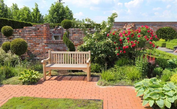 Banc Dans Jardin Décoratif Printemps — Photo