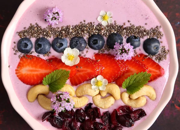 Smoothie Bowl Blueberries Strawberries Pecan Chia Seeds Dried Cranberries — Stock Photo, Image