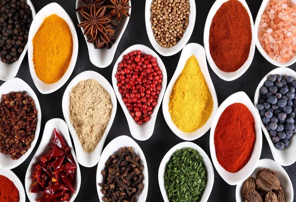 Farbenfrohe Und Aromatische Gewürze Und Kräuter Lebensmittelzusatzstoffe — Stockfoto