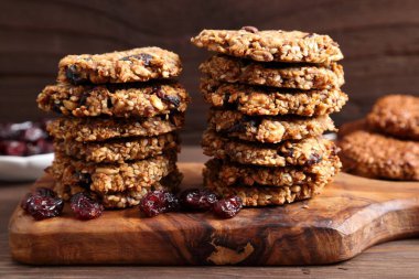 Muzlu, susamlı, ayçiçekli ve kızılcıklı yulaflı kurabiyeler. Şekersiz lezzetli ve sağlıklı atıştırmalıklar..
