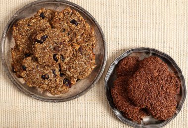  Muzlu, susamlı, ayçiçekli ve kızılcıklı Amaranth ve yulaf kurabiyesi. Şekersiz lezzetli ve sağlıklı atıştırmalıklar..