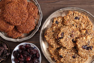  Muzlu, susamlı, ayçiçekli ve kızılcıklı Amaranth ve yulaf kurabiyesi. Şekersiz lezzetli ve sağlıklı atıştırmalıklar..