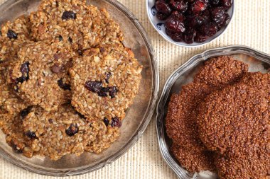  Muzlu, susamlı, ayçiçekli ve kızılcıklı Amaranth ve yulaf kurabiyesi. Şekersiz lezzetli ve sağlıklı atıştırmalıklar..