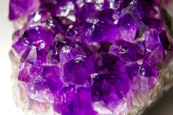 Макросерія кристалів фіолетового аметиста — стокове фото