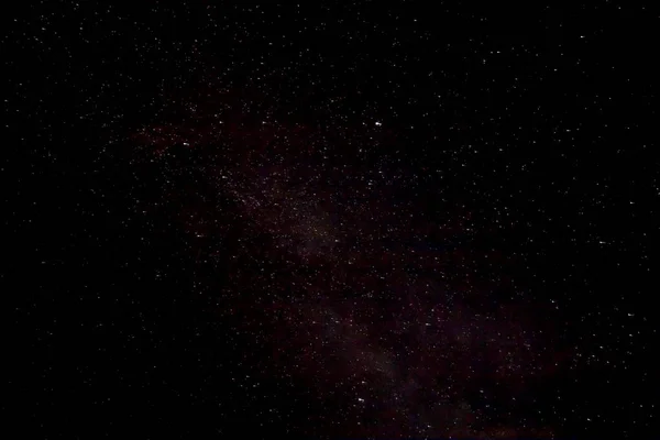 Una foto de un cielo estrellado de noche en el verano —  Fotos de Stock