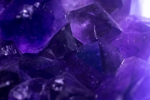 Makro skott av ytan av violett ametist — Stockfoto