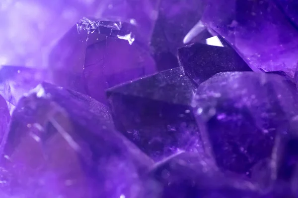 紫紫水晶表面的宏观镜头 图库照片