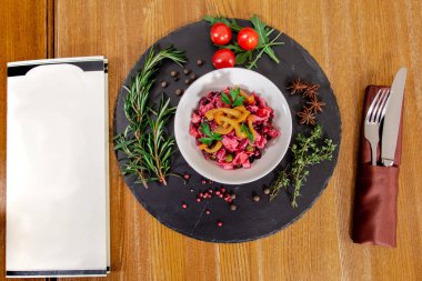 Mantarlı sirke salatası.