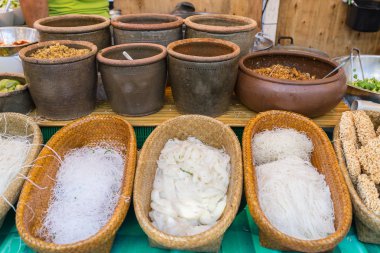 Asya Tayland şehriye kase biber limon ve sarımsak ile