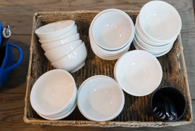 Sepette tatlı için hazır üst bakış beyaz kase