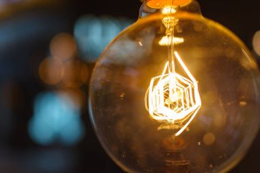 yenilik ışıklı ampul ile bokehs kadar creat kapatın