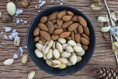 kavrulmuş meze sağlıklı lezzetli tuzlu fıstık ve badem 