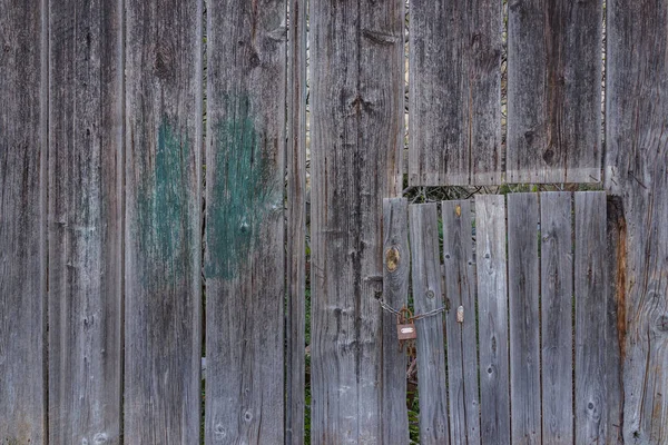 Ancient abandon aged wooden fence and door lock as background in — Stock Photo, Image