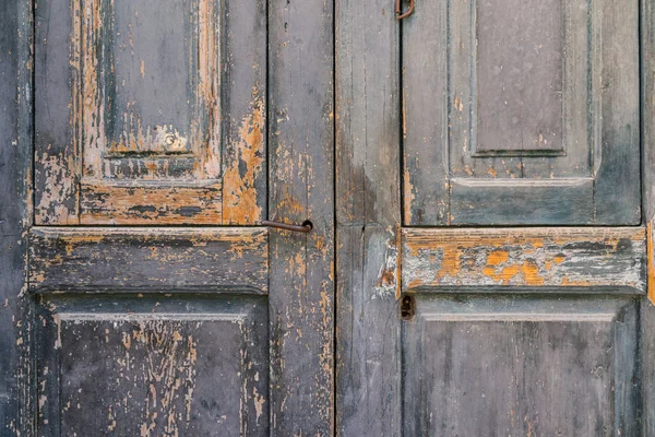 Tua vintage mengupas cat gudang kayu pintu tekstur sebagai backgroun — Stok Foto