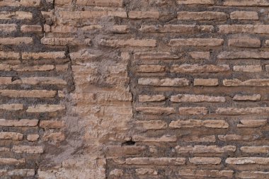 yaşlı kırmızı tuğla duvar doku arka plan olarak yıpranmış.