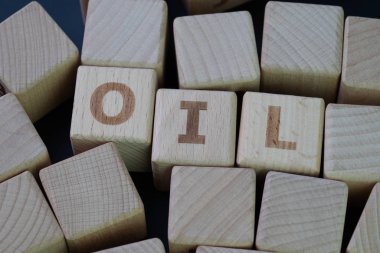 Petrol, enerji ve meta konsepti, alfabeli küp tahta blok