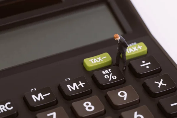 Personas en miniatura empresario líder pensando y mirando conjunto — Foto de Stock