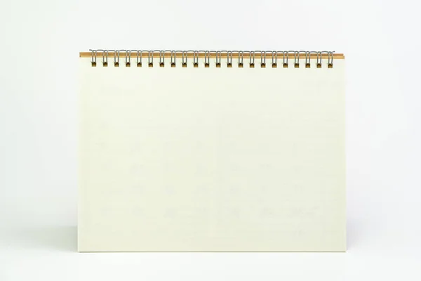 空白のページ白い背景に隔離されたきれいなデスクトップカレンダーw — ストック写真