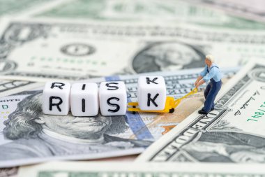 Yatırım riski hisse senedi piyasası veya finansal varlıklar konsepti, min