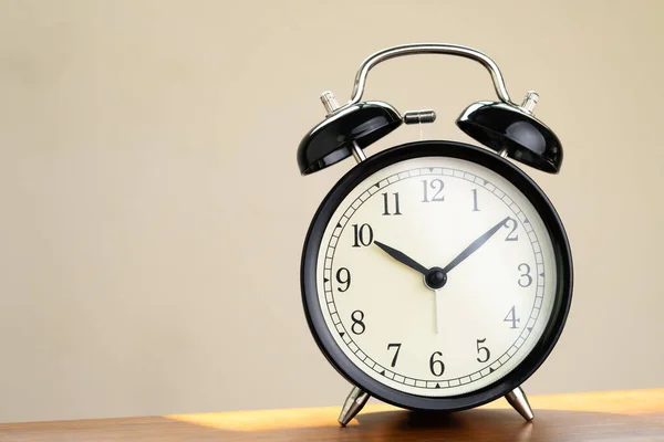 Black Retro Alarm Clock Ten Clock Afternoon Wooden Table Sun — Stock Photo, Image