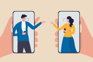 COVID-19 Coronavirus salgını sırasında video konferansı, teknoloji kullanan insanlar evde uzaktan konsept, erkek ve kadın takım arkadaşı akıllı telefon ya da cep telefonunu buluşmak için kullanıyor.