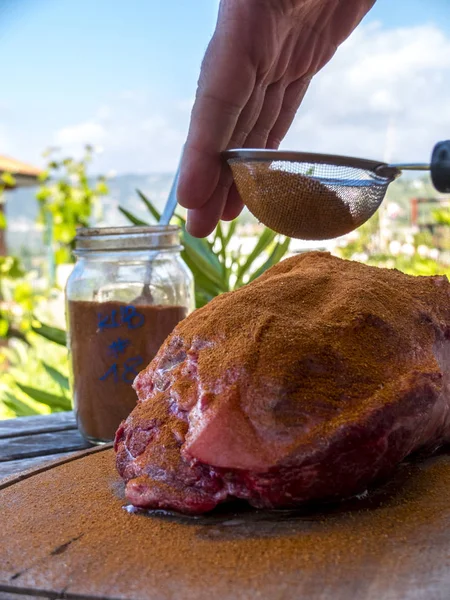 Toz baharat karışımı ile domuz eti — Stok fotoğraf