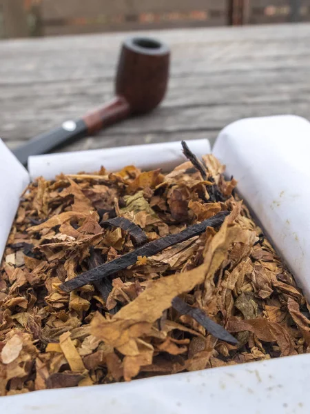 Pipe tobacco English Mixture in open box and pipe