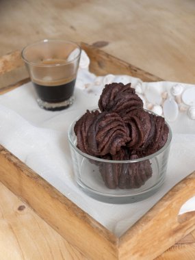 Espresso ile Çikolatalı hamur işleri.