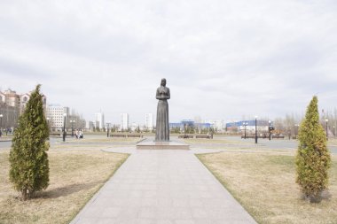 Zafer Parkı bir anıt. Rusya'nın kazan. Onun elinde bir çiçek kız