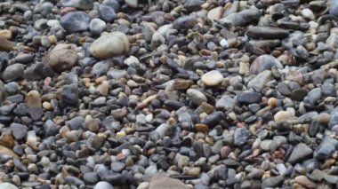 çakıl plajı ile su