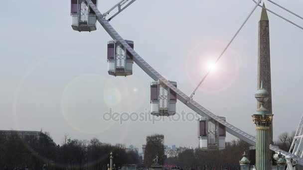 Famous ferris wheel in Paris city life in Paris on march 12, 2017 — Stock Video