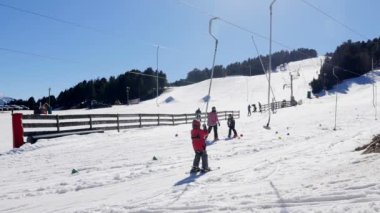Les angles aile ski station civarındaki kış üzerinde 11 Ocak 2017