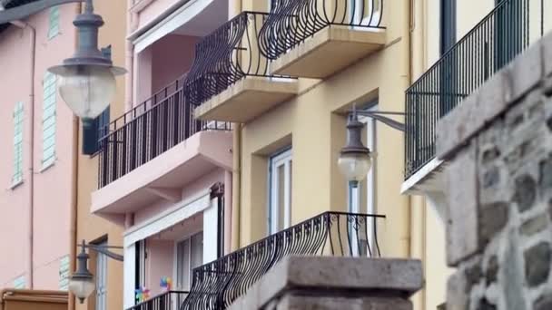 Uitzicht op de stad van Collioure — Stockvideo