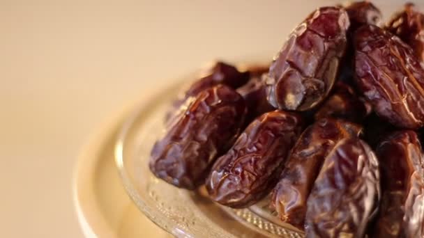 Dates douces dans une assiette — Video