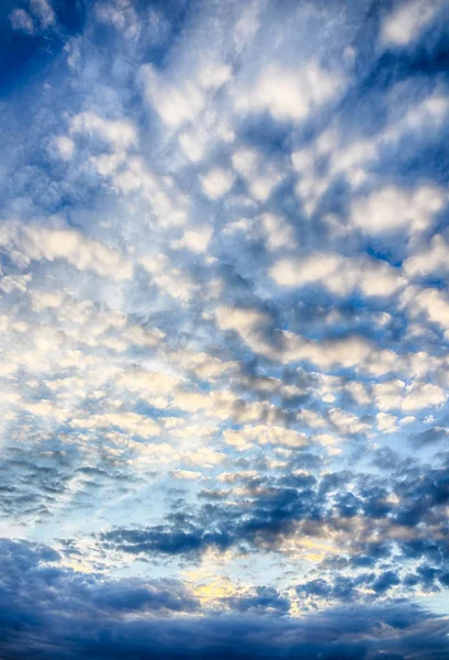 Vackra mörka himlen efter storm. High Dynamic Range foto — Stockfoto