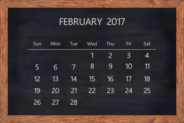 Mes de febrero 2017 calendario en marco de madera de pizarra . — Foto de Stock