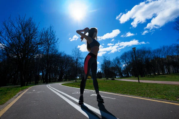 Жінка Біжить Ранковими Вправами Вона Носить Маску Носа Захист Від — стокове фото