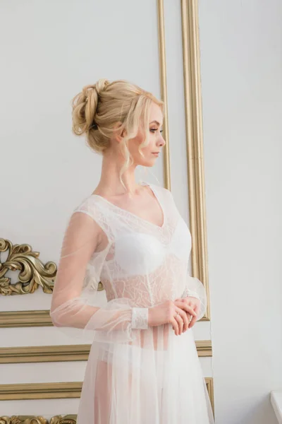 Casamento Conceitual Manhã Noiva Estilo Europeu Vestido Boudoir Interior Studio — Fotografia de Stock