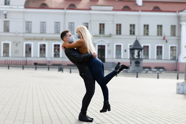 Young Couple Love Protective Medical Mask Face Outdoor Street Guy — Stock Photo, Image