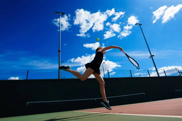 Sexy Meisje Tennisser Witte Jurk Hakken Houden Tennis Racket Het — Stockfoto