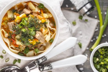 geleneksel Özbek çorba lagman